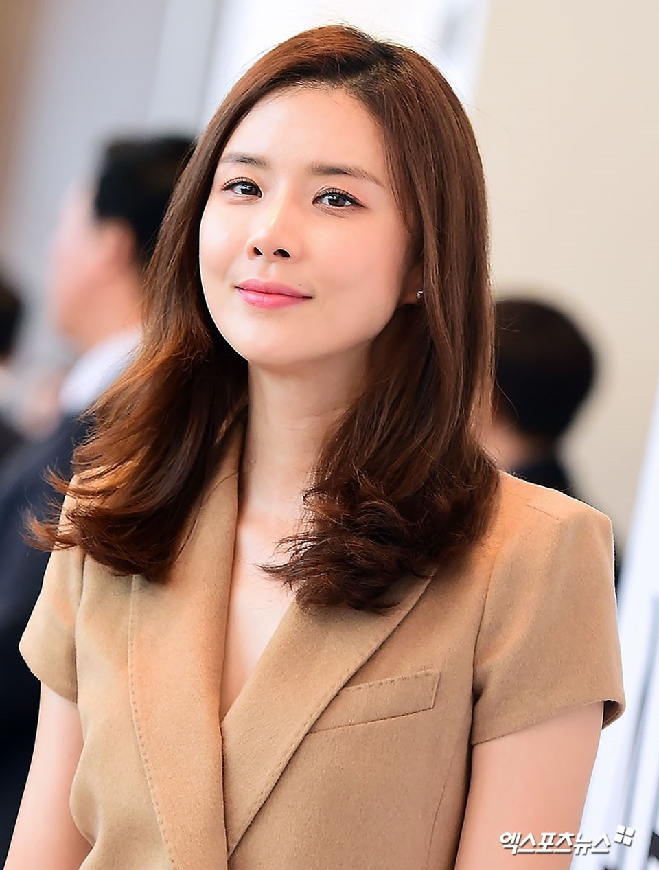 Cựu hoa hậu Hàn Quốc Lee Bo Young mang bầu lần hai - 2
Nữ diễn viên U40 sở hữu vẻ đẹp thanh thoát và cổ điển.