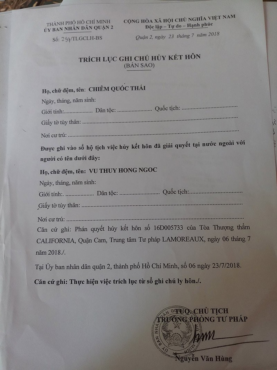 Bất ngờ kế hoạch "đen" phía sau vụ truy sát bác sĩ Chiêm Quốc Thái - 2
Ông Thái đã chứng thực phán quyết hủy hôn thú của tòa thượng thẩm California, nộp ở TAND TP.HCM đề nghị đình chỉ vụ án ly hôn, tranh chấp tài sản mà cơ quan này đang thụ lý.