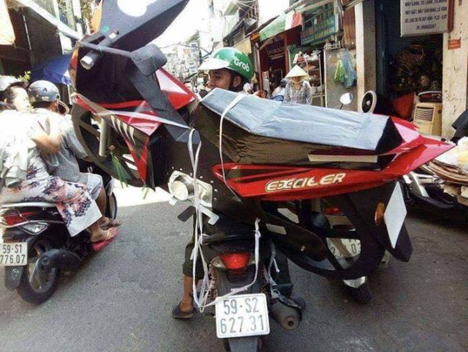 Khó tưởng tượng đồ vàng mã cúng Rằm tháng 7 có cả những thứ này - 12 Khó tưởng tượng đồ vàng mã cúng Rằm tháng 7 có cả những thứ này - 12