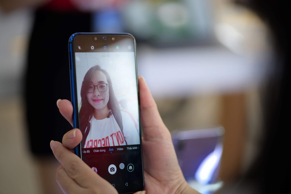 5 lý do Huawei Nova 3i là phụ kiện không thể thiếu mùa tựu trường - 2 Nova 3i gây ấn tượng với bộ đôi camera selfie lên đến 24MP, có khả năng xóa phông, hỗ trợ làm đẹp thông minh và chụp ảnh thiếu sáng hiệu quả