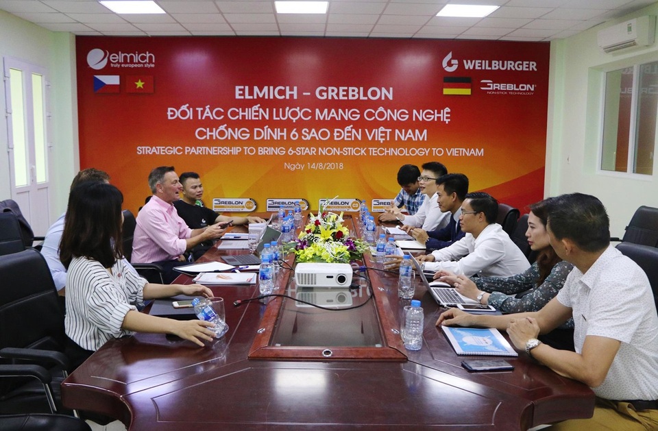 Đại diện Greblon - thương hiệu sơn chống dính số 1 tại Đức thăm đối tác Elmich tại Việt Nam - 3 Đại diện Greblon - thương hiệu sơn chống dính số 1 tại Đức thăm đối tác Elmich tại Việt Nam - 3