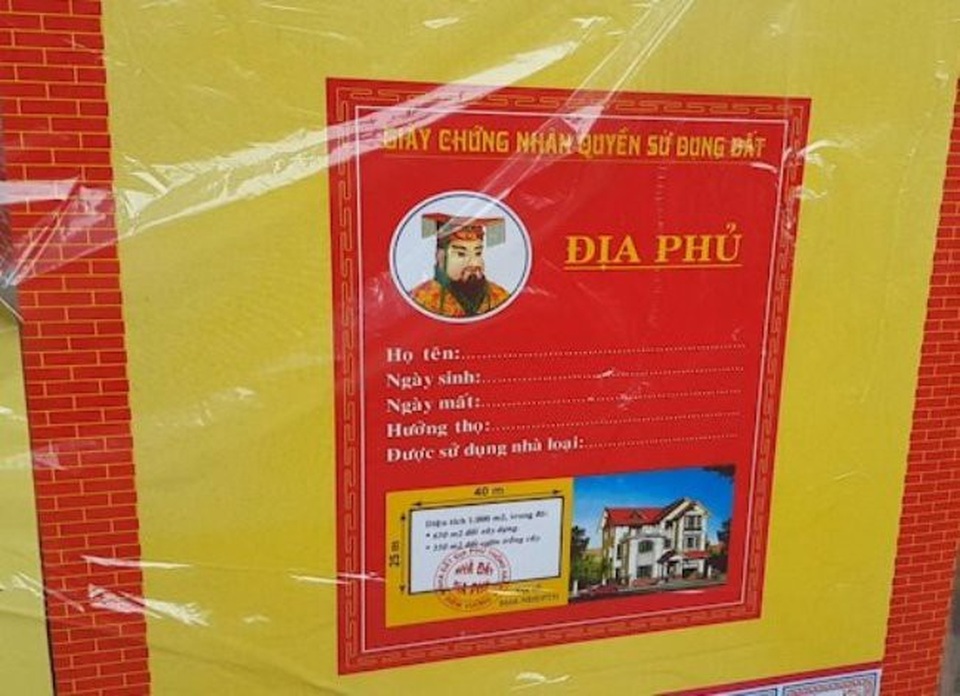 Khó tưởng tượng đồ vàng mã cúng Rằm tháng 7 có cả những thứ này - 4 Khó tưởng tượng đồ vàng mã cúng Rằm tháng 7 có cả những thứ này - 4