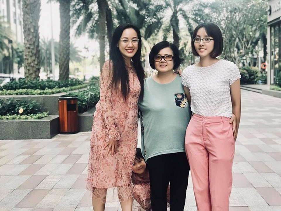 Đời thực trẻ trung nhí nhảnh của MC thời sự 19h Hoài Anh - 13 Đời thực trẻ trung nhí nhảnh của MC thời sự 19h Hoài Anh - 13