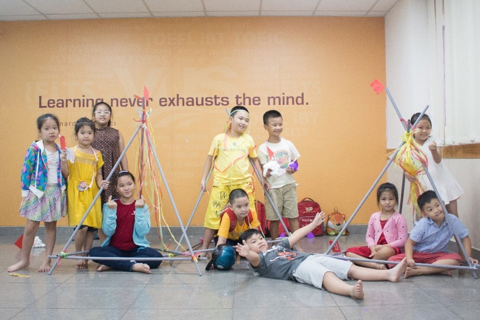 
“Túp lều lý tưởng” do tự tay các em dựng nên
