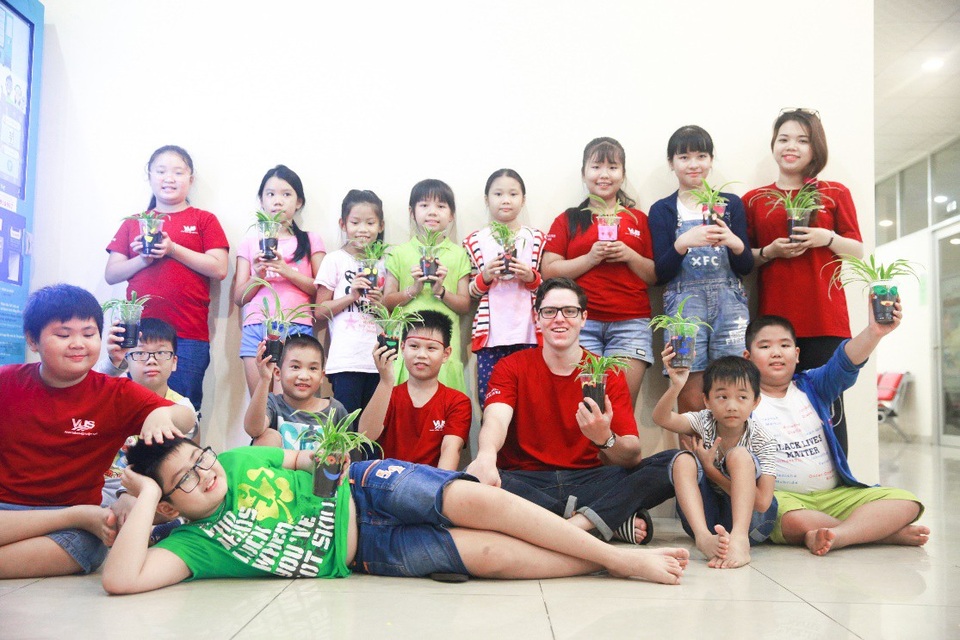 
Cùng khoe cây tự trồng cùng thầy giáo nào!!!
