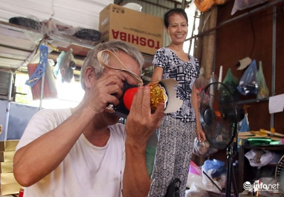 Khó tưởng tượng đồ vàng mã cúng Rằm tháng 7 có cả những thứ này - 9 Khó tưởng tượng đồ vàng mã cúng Rằm tháng 7 có cả những thứ này - 9