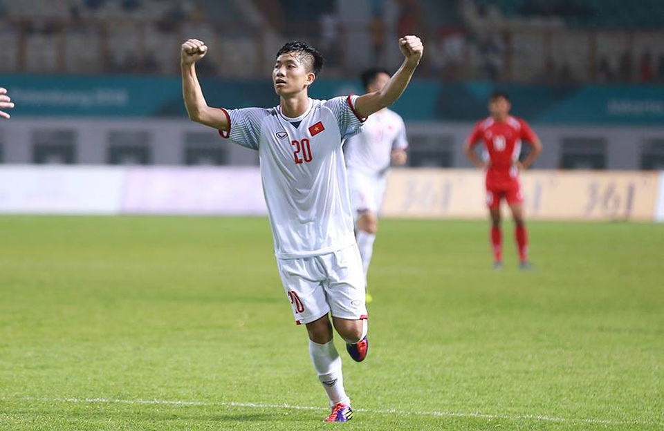 Olympic Việt Nam 2-0 Olympic Nepal: Văn Đức, Anh Đức tỏa sáng - 3
Văn Đức ăn mừng bàn thắng nâng tỷ số lên 2-0 ở phút 64
