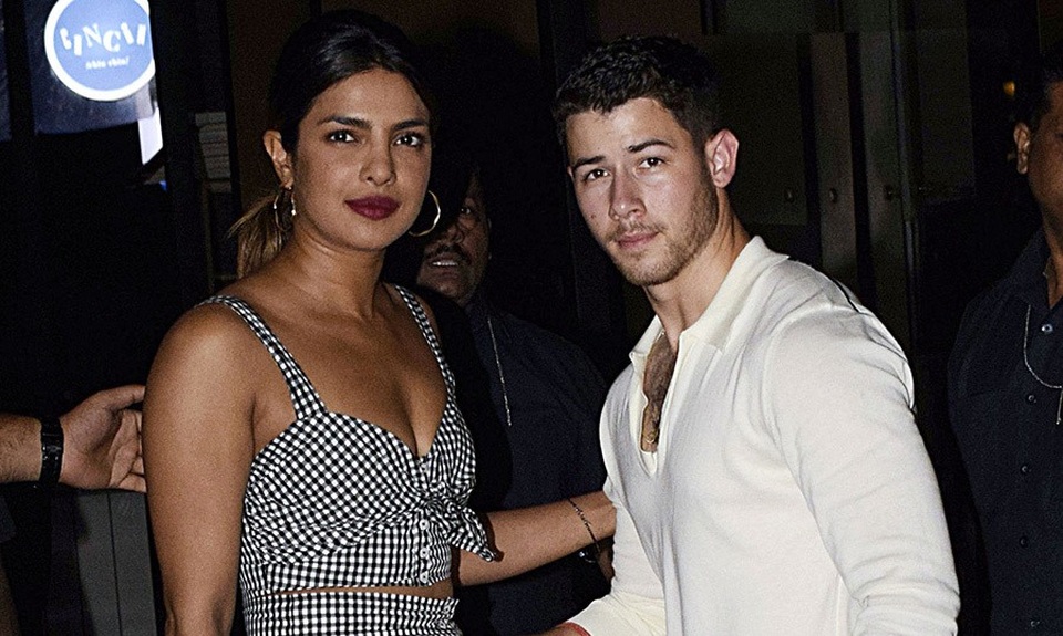 
Bạn bè tiết lộ Nick luôn thích những côgái hơn tuổi và Priyanka Chopra thu hút anh bởi nhan sắc, trí tuệ
