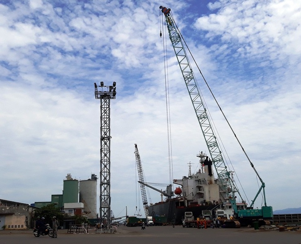 Sắp định đoạt lại vụ “bán” Cảng Quy Nhơn giá “bèo”? - 2 Nhiều người cho rằng việc cổ phần hóa Cảng Quy Nhơn cho tư nhân với giá bèo là có vấn đề?