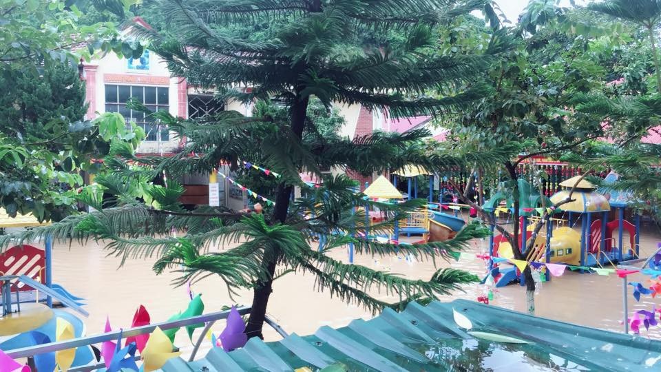 Thị trấn cao nhất xứ Nghệ ngập trong biển nước - 2 Thị trấn cao nhất xứ Nghệ ngập trong biển nước - 2