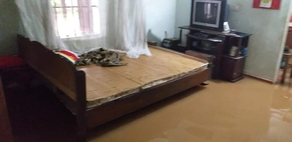 Nghệ An: Mưa lớn gây ngập lụt nhiều nơi - 14
Nhà dân ngập nước.