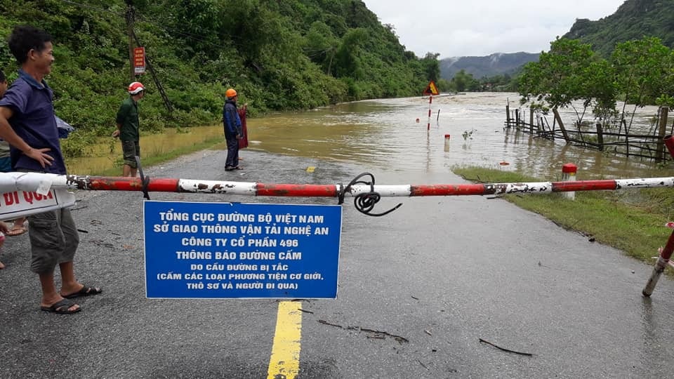 Mưa lớn, quốc lộ 48 ngập lụt nghiêm trọng - 3
Quốc lộ 48 đoạn qua xã Châu Cường, Quỳ Hợp bị chia cắt.