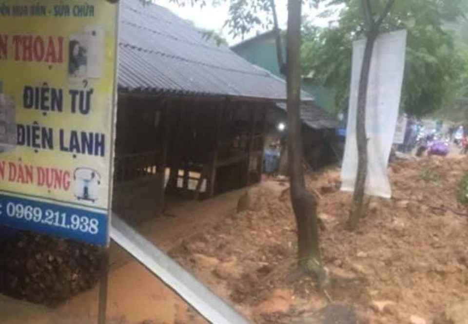 Mưa lớn gây chia cắt nhiều nơi ở Thanh Hóa, gần 900 hộ dân phải sơ tán - 9 Mưa lớn gây chia cắt nhiều nơi ở Thanh Hóa, gần 900 hộ dân phải sơ tán - 9