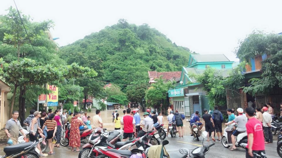 Thị trấn cao nhất xứ Nghệ ngập trong biển nước - 8 Thị trấn cao nhất xứ Nghệ ngập trong biển nước - 8
