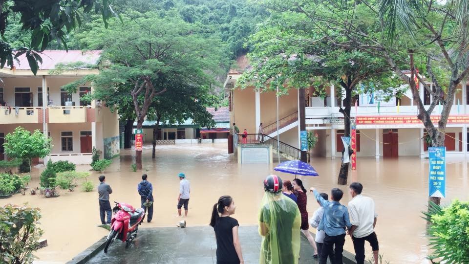 Thị trấn cao nhất xứ Nghệ ngập trong biển nước - 10 Nhiều khu vực trụ sở của huyện Kỳ Sơn ngập lụt.