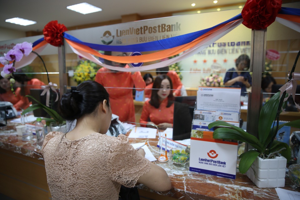 Moody's vừa công bố xếp hạng đối với 14 ngân hàng thương mại của Việt Nam - 1
Tổ chức xếp hạng quốc tế Moodys vừa công bố xếp hạng đối với 14 ngân hàng thương mại của Việt Nam, trong đó Ngân hàng Bưu điện Liên Việt (LienVietPostBank) được nâng xếp hạng tiền gửi và nhà phát hành nợ nội tệ và ngoại tệ dài hạn.