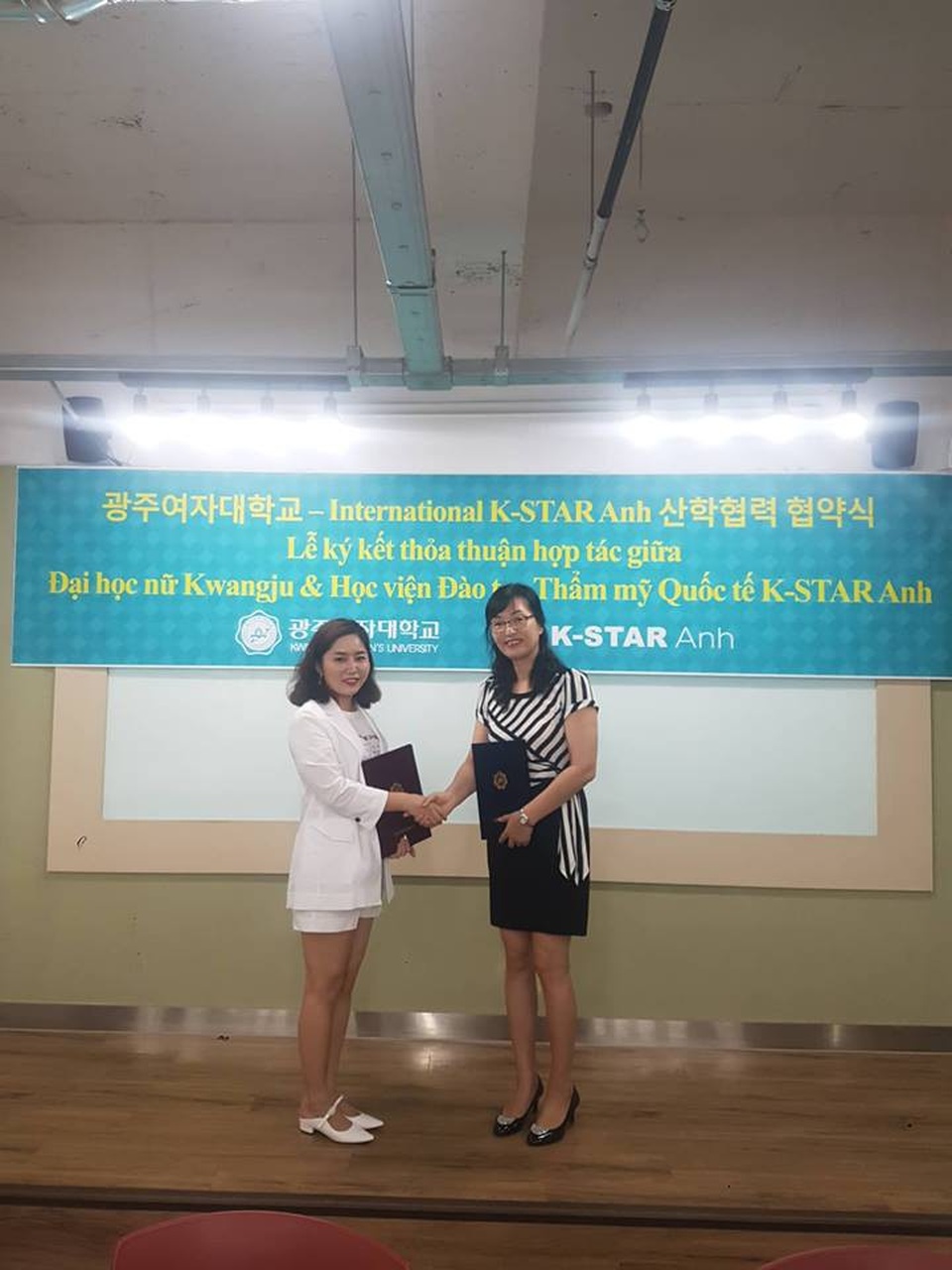 CEO Đỗ Phương Anh hợp tác với Đại Học Nữ WuangJu - 3 CEO Đỗ Phương Anh ký kết thỏa thuận hợp tác với Đại Học Nữ WuangJu.