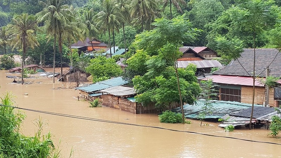 Mưa lớn, quốc lộ 48 ngập lụt nghiêm trọng - 13
Trong khi đó, mưa lớn đã làm ngập nặng địa bàn xã Mỹ Lý, huyện Kỳ Sơn.