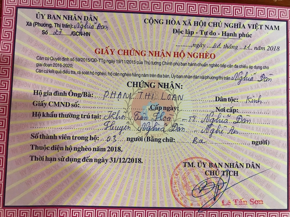 Mồ côi cha, hai anh em sinh đôi lần đầu khiến mẹ phải khóc vì “lỡ” đỗ đại học - 7 Gia đình chị Loan luôn là hộ nghèo nhiều năm liền.