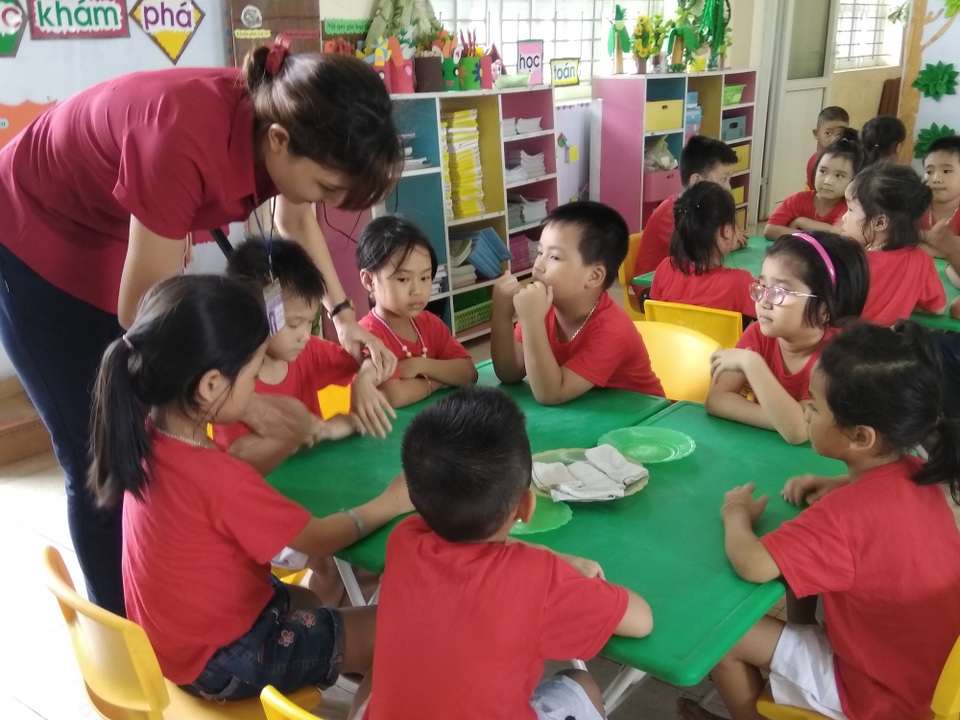 Áp lực sĩ số tại Hà Nội: “Đau đầu” tìm phương án giải quyết - 2 Sở GD&ĐT Hà Nội kiến nghị UBND thành phố Hà Nội chỉ đạo các địa phương tăng cường quỹ đất, đầu tư xây dựng thêm phòng học để giảm sĩ số. (Ảnh minh họa: Mỹ Hà).