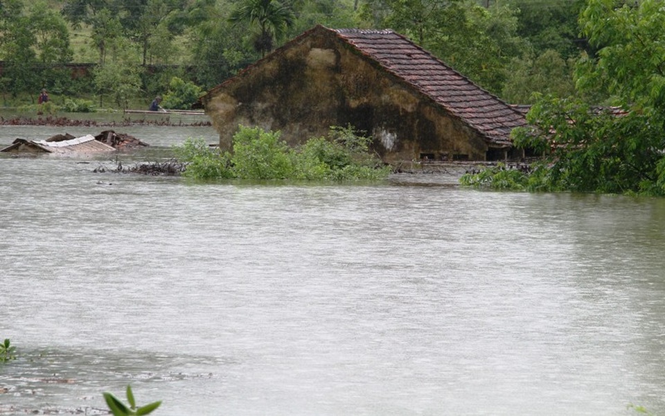 Mưa lớn gây chia cắt nhiều nơi ở Thanh Hóa, gần 900 hộ dân phải sơ tán - 2 Mưa lớn gây chia cắt nhiều nơi ở Thanh Hóa, gần 900 hộ dân phải sơ tán - 2