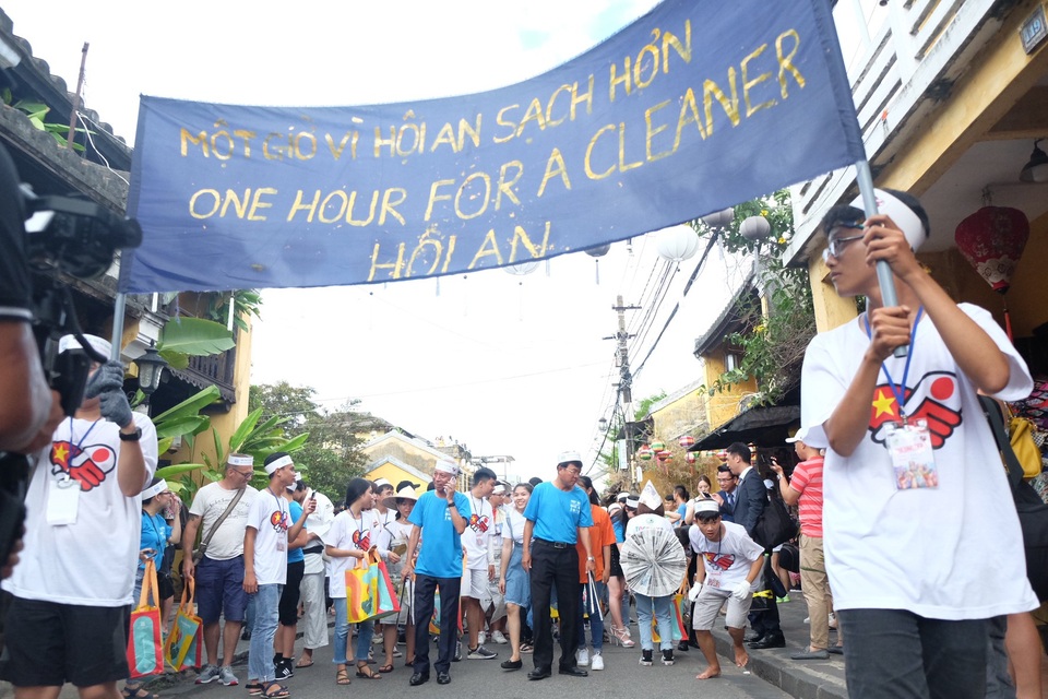 Người dân, du khách hào hứng với “Một giờ vì Hội An sạch hơn” - 2 Chương trình Một giờ vì Hội An sạch hơn sẽ được tổ chức vào chiều thứ Sáu hàng tuần