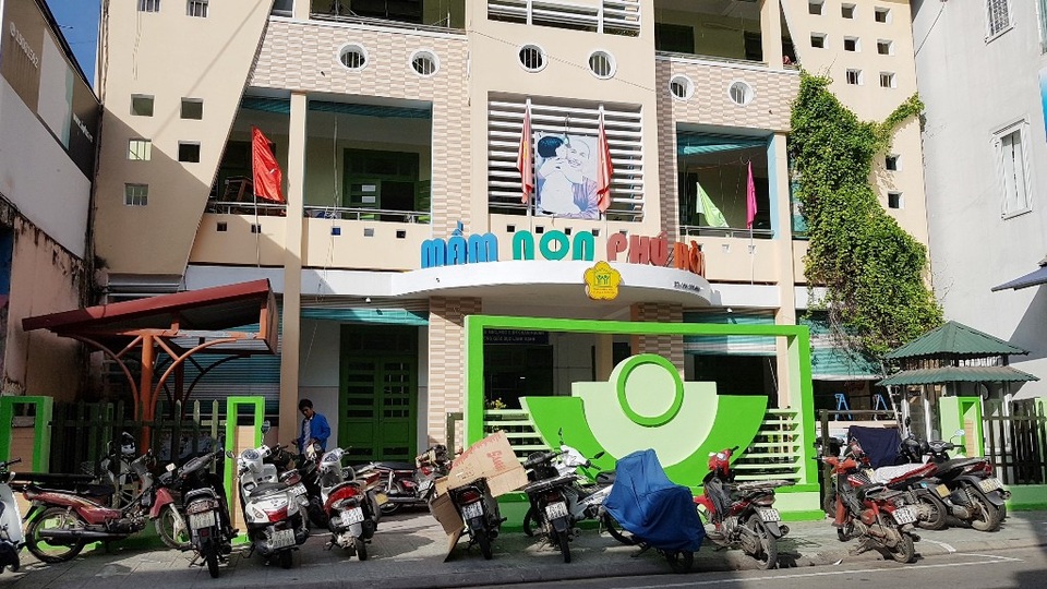 Kế toán và thủ quỹ trường mầm non cấu kết làm thất thoát ngân sách gần 300 triệu đồng - 1
Trường mầm non Phú Hòa (TP Huế) nơi kế toán và thủ quỹ trường làm thất thoát ngân sách gần 300 triệu đồng trong nhiều năm qua.