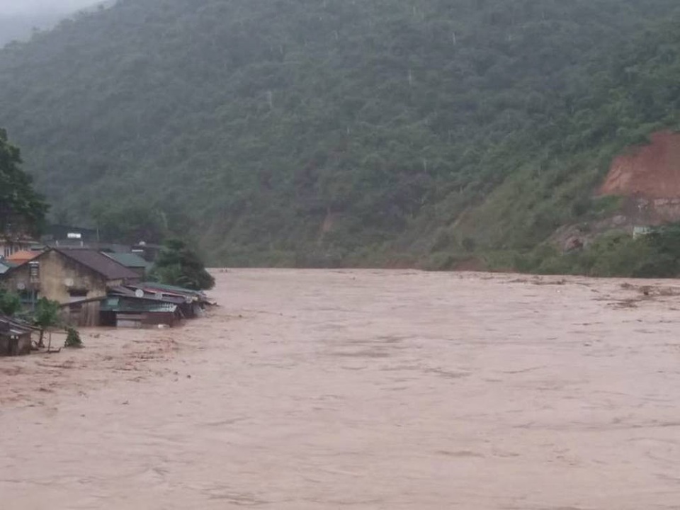 Thị trấn cao nhất xứ Nghệ ngập trong biển nước - 16 Thị trấn cao nhất xứ Nghệ ngập trong biển nước - 16