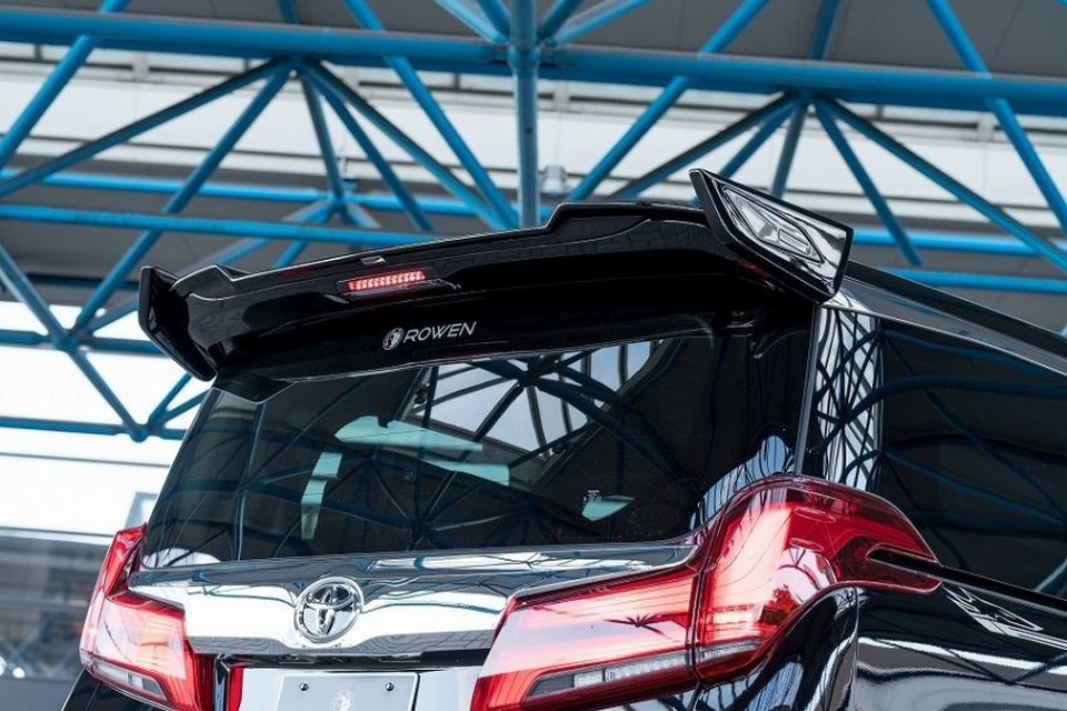 Toyota Alphard thêm dị biệt với gói độ ngoại thất của Rowen - 3 Toyota Alphard thêm dị biệt với gói độ ngoại thất của Rowen - 3