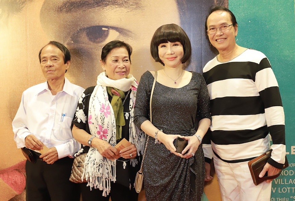 Nghệ sĩ cải lương Thanh Điền, Thanh Kim Huệ đến để ủng hộ cho bộ phim điện ảnh cải lương. Từ trước khi ra mắt cho đến nay, phim vẫn luôn được nhiều nghệ sĩ chờ đợi và kỳ vọng.