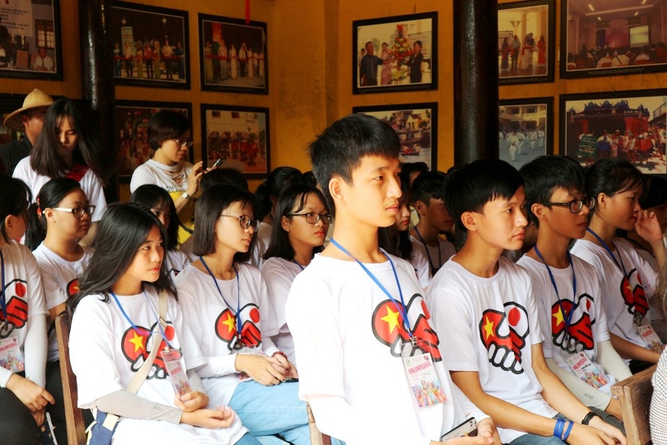 Tọa đàm văn hóa, văn học Nhật Bản và giới thiệu “Tủ sách Nhật Chiêu” - 2 Nhiều bạn trẻ say sưa nghe sự chia sẻ của nhà văn Nhật Chiêu