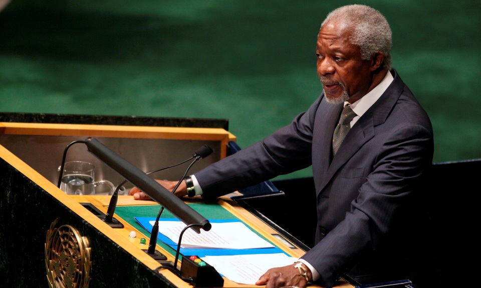 Cuộc đời dành trọn cho hòa bình của cố Tổng thư ký LHQ Kofi Annan - 1 Cố Tổng thư ký Liên Hợp Quốc Kofi Annan phát biểu tại Liên Hợp Quốc (Ảnh: Reuters)