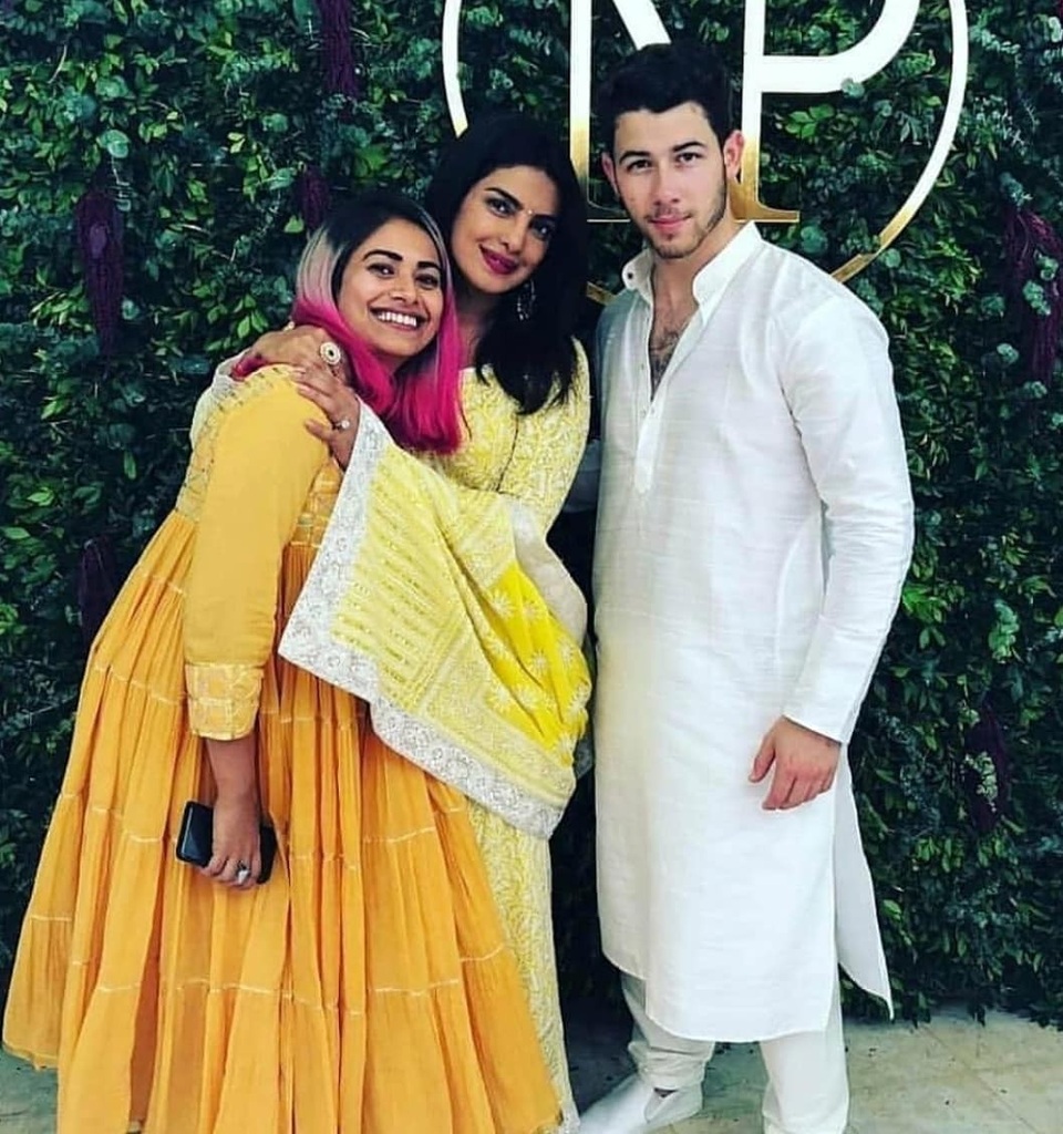 Hình ảnh ngọt ngào trong tiệc mừng đính hôn của Priyanka Chopra và Nick Jonas - 14
Nick Jonas không có chút băn khoăn nào về tuổi của bạn gái