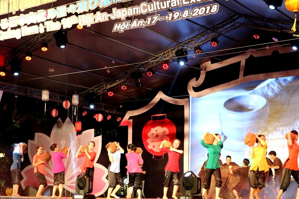 Đặc sắc đêm khai mạc “Giao lưu văn hóa Hội An - Nhật Bản” - 7 Múa “Hoa của đất” kể về đời sống sinh hoạt của người dân làng gốm Thanh Hà