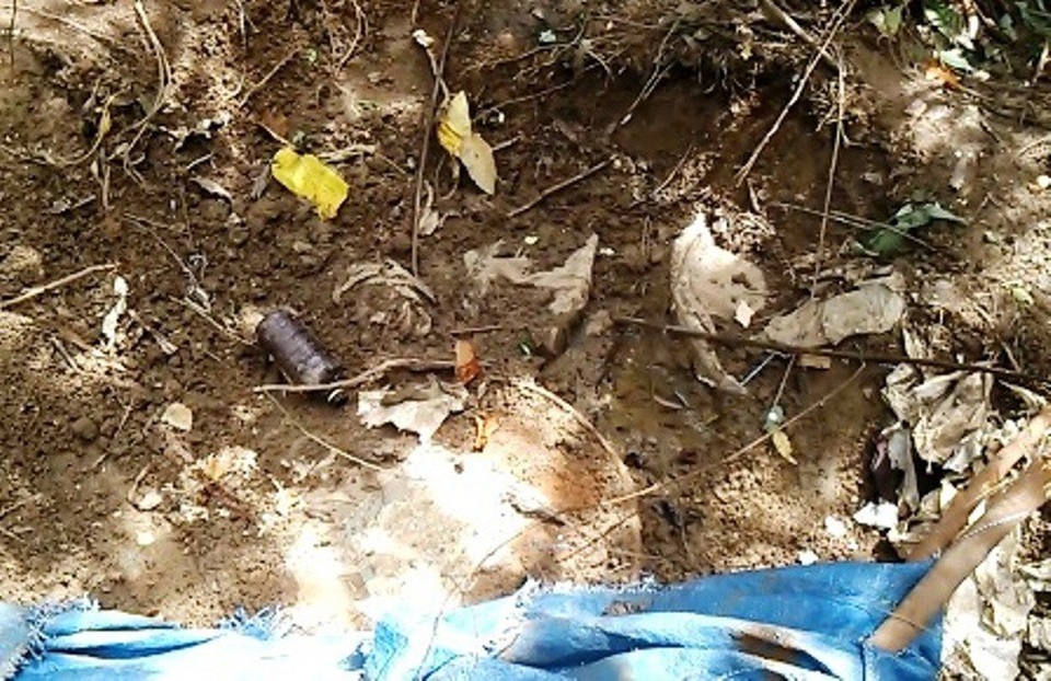 5 năm sau vụ chôn lấp thuốc trừ sâu: Tiếp tục khai quật các điểm nghi vấn - 2 Những thùng chứa thuốc trừ sâu được chôn dưới lòng đất