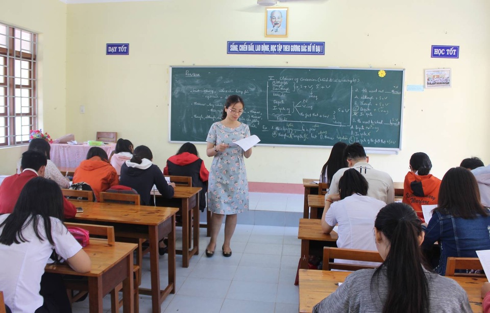 Phú Yên: Gần 440 thí sinh sẽ dự kỳ thi tuyển dụng viên chức giáo viên năm 2018 - 1
Chỉ tiêu năm 2018, Sở GD&ĐT Phú Yên chỉ tuyển 54 viên chức giáo viên (ảnh minh họa)