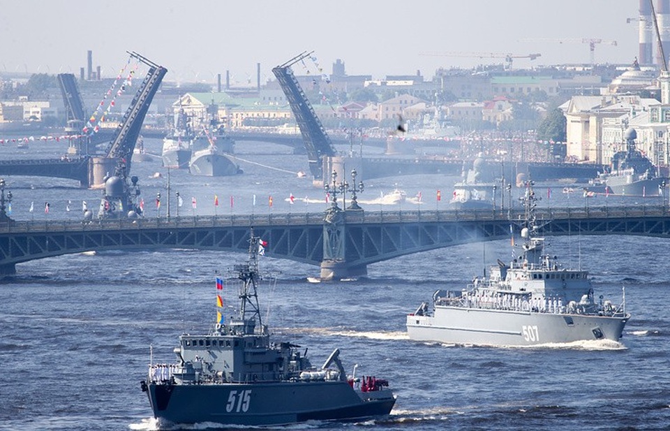 Các tàu quân sự của Nga (Ảnh: TASS)
