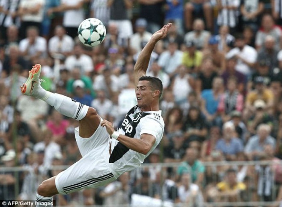 C.Ronaldo sẽ “cất tiếng gầm” trong trận ra mắt Juventus? - 1
C.Ronaldo đã và đang tạo nên hiệu ứng khủng khiếp ở Juventus và Serie A