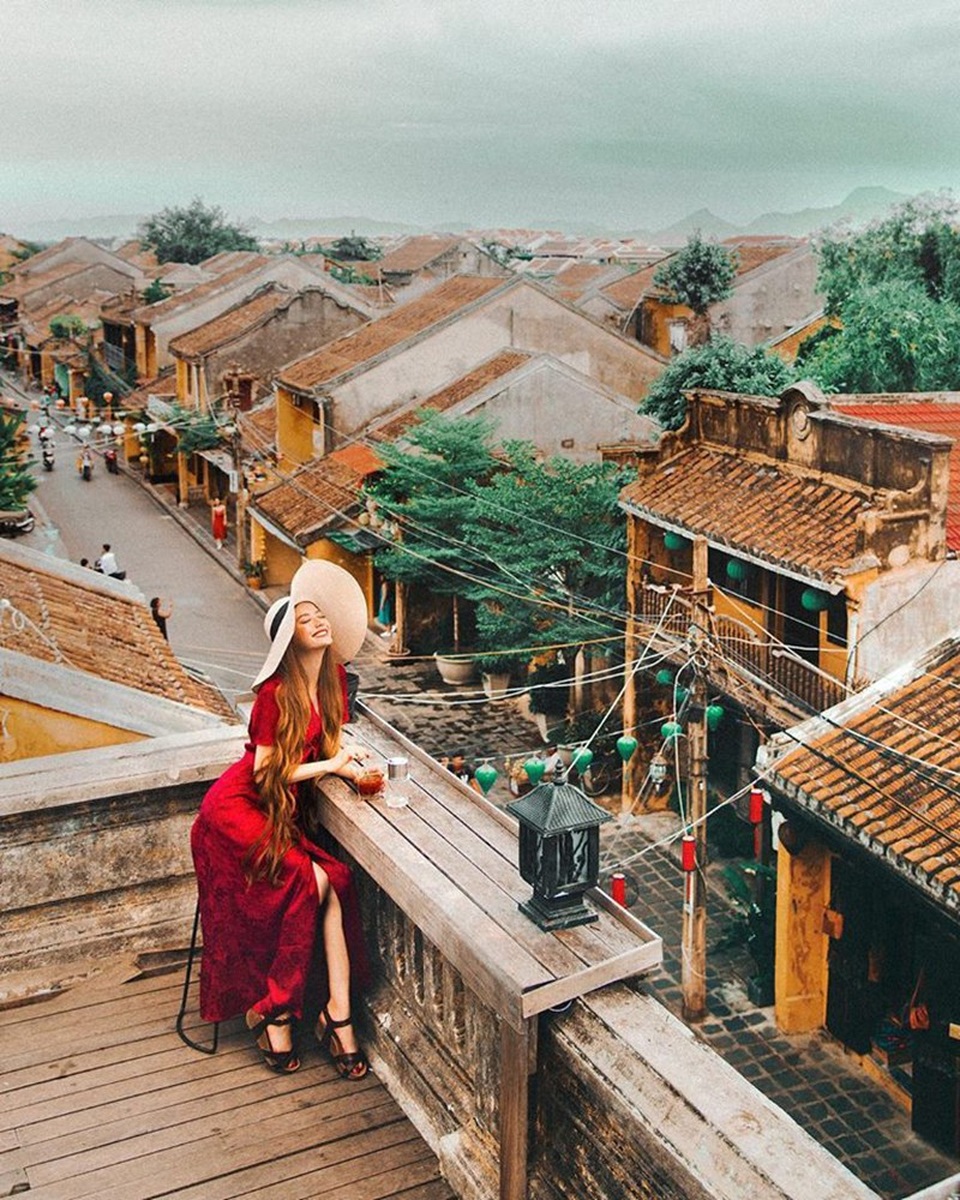 "Công chúa tóc mây" gốc Việt gây sốt với bộ ảnh chụp nơi quê nhà - 3
Sarah Trần tỏ ra đầy phấn khích trong lần trở lại Việt Nam