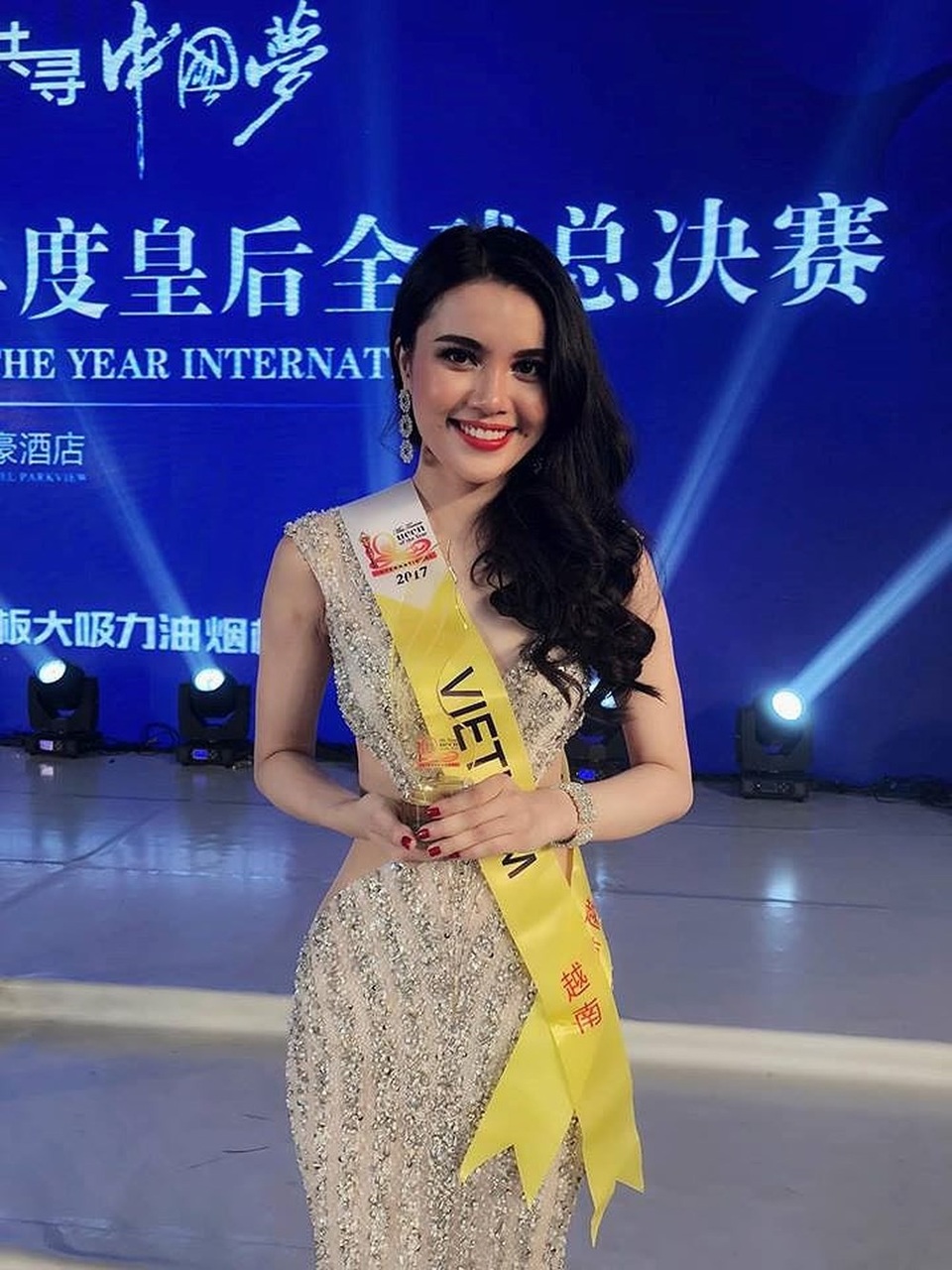 Soi nhan sắc mỹ nhân VTV được đồn đoán “chinh chiến” Hoa hậu Quốc tế 2018 - 3 ... và Trang phục dạ hội đẹp nhất tại cuộc thi Nữ hoàng Du lịch Quốc tế 2017 và lọt top 30 Nữ hoàng du lịch quốc tế.