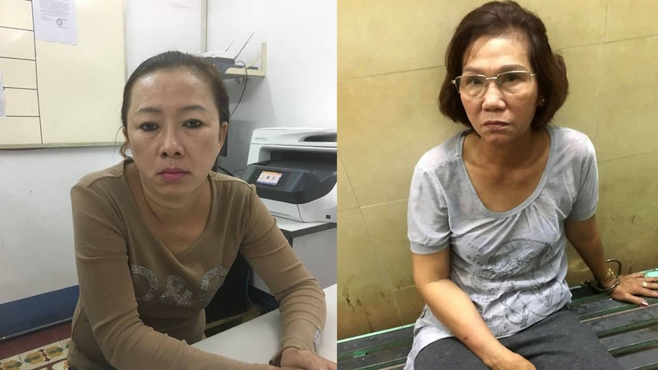 Công an bắt gọn 2 nữ quái dàn cảnh móc túi du khách nước ngoài - 1 2 nữ quái bị bắt tại cơ quan công an