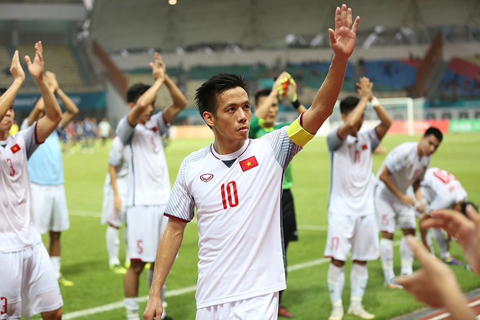 Bộ trưởng Nguyễn Ngọc Thiện thưởng nóng Olympic Việt Nam 200 triệu đồng - 1
Bộ trưởng Nguyễn Ngọc Thiện thưởng nóng Olympic Việt Nam 200 triệu đồng sau trận thắng Nhật Bản