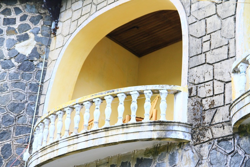 Một thời ký ức biệt thự cổ Pháp và lối sống thượng lưu tại Bạch Mã - 33 Ban công