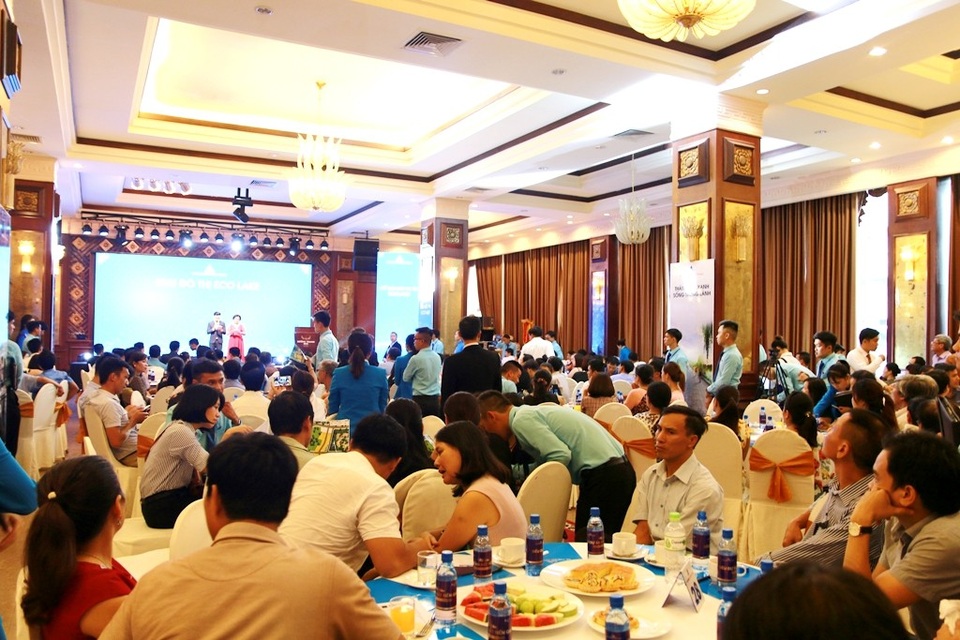 Đất nền lên ngôi, 98% sản phẩm được giao dịch thành công tại lễ mở bán Eco Lake - 2 Đất nền lên ngôi, 98% sản phẩm được giao dịch thành công tại lễ mở bán Eco Lake - 2