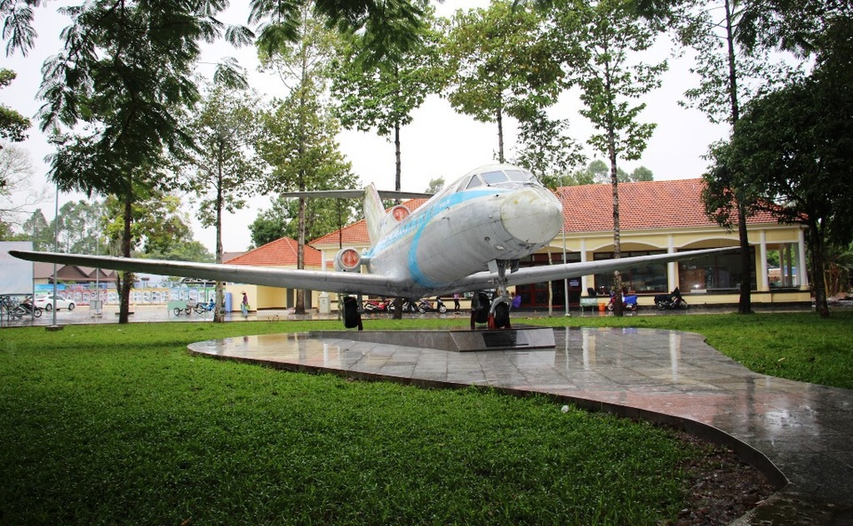 Những kỷ vật bình dị mang đậm "chất người Tôn Đức Thắng" - 16
Chuyên cơ YAK-40 của hãng hàng không Việt Nam dùng chở Chủ tịch Tôn Đức Thắng từ Hà Nội vào Sài Gòn để chủ trì Đại lễ mừng chiến thắng giải phóng miền Nam thống nhất đất nước vào ngày 15/5/1975.