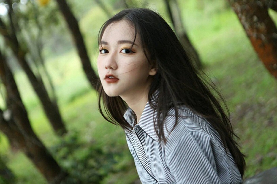 Nữ sinh 13 tuổi xinh đẹp thích làm mẫu ảnh, có nhiều tài lẻ - 1
Nguyễn Vũ Thoại Nghi (sinh năm 2005) đang sinh sống và học tập tại trường THCS Nguyễn Huệ, quận Tân Phú (TP. HCM). Hình ảnh cô bé xinh xắn, mái tóc dài với biểu cảm cuốn hút bất ngờ được chia sẻ trên mạng khiến Nghi nhận được sự chú ý của mọi người.