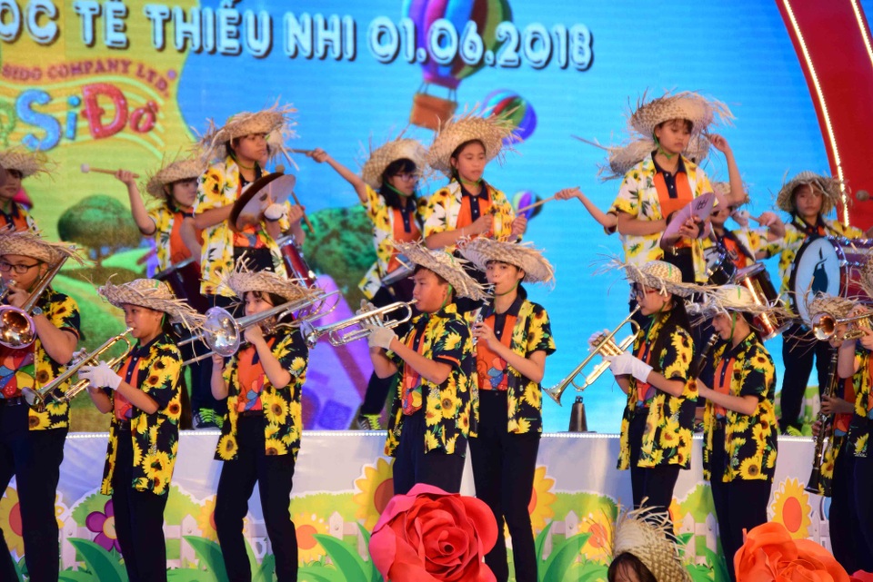 Trung tâm nghệ thuật SiĐô và hành trình 20 năm gắn với “thiên đường âm nhạc tuổi thơ” - 1
Các học viên Trung tâm SiĐô tham gia biểu diễn trên các sân khấu hoành tráng, chuyên nghiệp