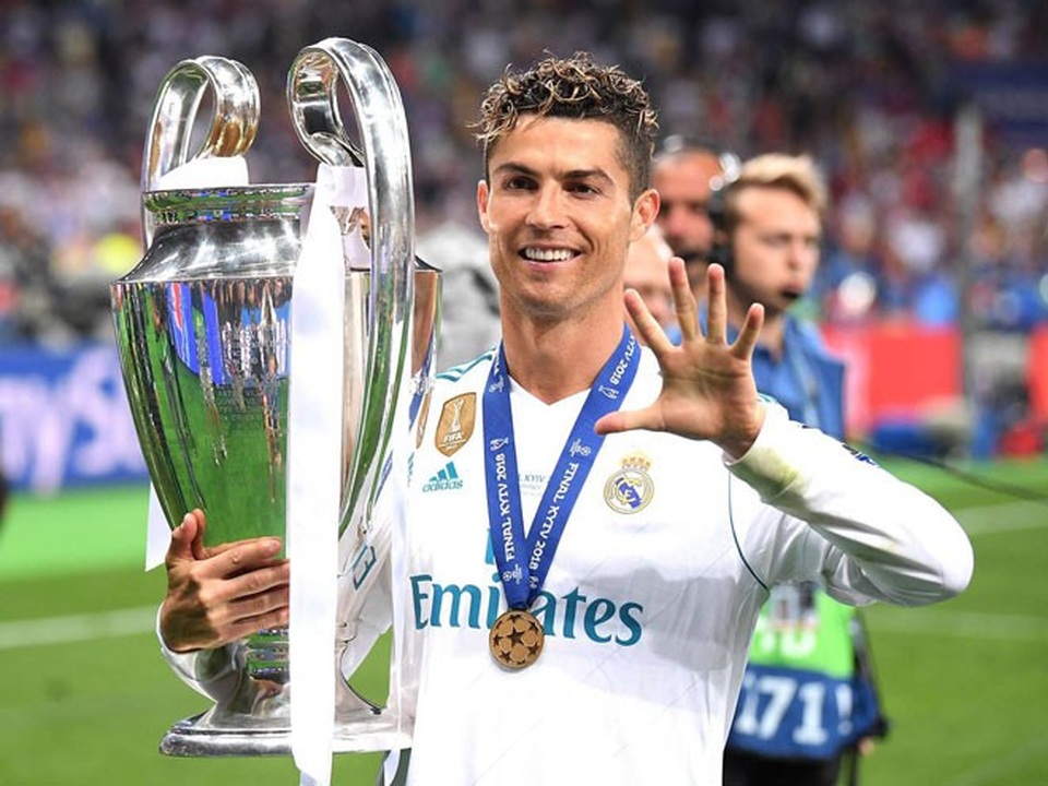 Real Madrid tìm người thay C.Ronaldo: Khó hơn lên trời! - 1
Sự ra đi của C.Ronaldo để lại bài toán khó cho Real Madrid