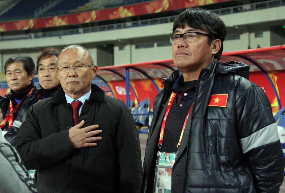 “Olympic Việt Nam có cơ sở để mơ về ngôi đầu bảng D Asiad 2018” - 2 Trưởng đoàn Dương Vũ Lâm (phải) đánh giá cao tài cầm quân của HLV Park Hang Seo (ảnh: Vũ Dương)