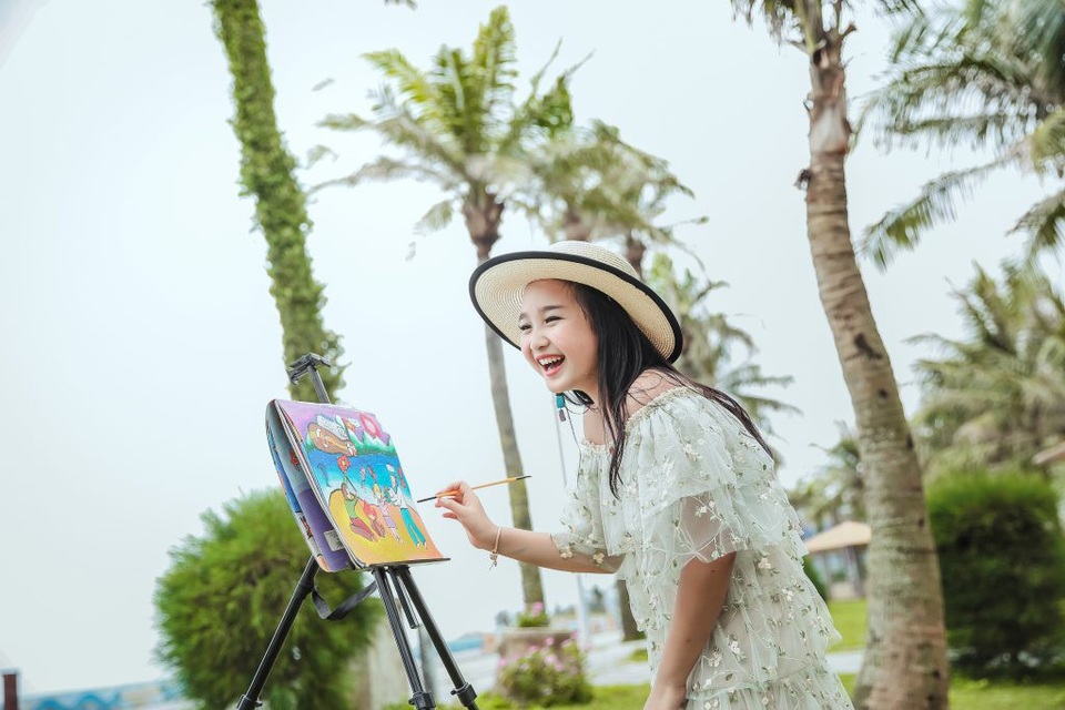NTK Tạ Linh Nhân cho ra đời BTS từ ý tưởng hội họa của á hậu nhí Khánh Linh - 4 NTK Tạ Linh Nhân cho ra đời BTS từ ý tưởng hội họa của á hậu nhí Khánh Linh - 4